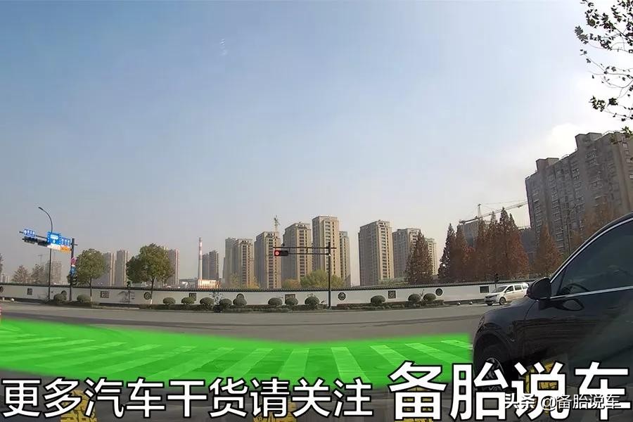 这才是正确红绿灯路口掉头，很多人不注意扣分又罚款，你做对了吗