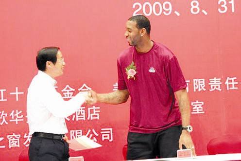 哪些nba球员亲华(没钱就去中国捞金？而这些NBA球星真爱中国，韦德慈善之旅捐100万)