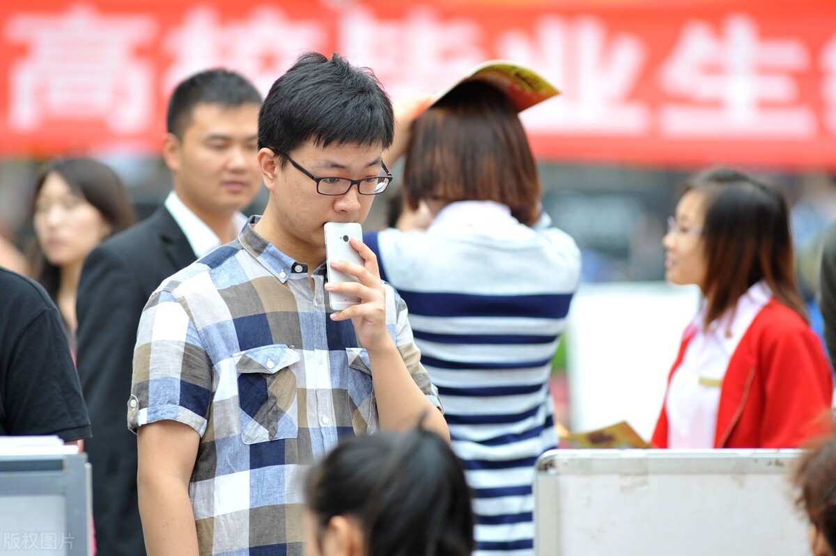 警告战友们，如果你是在职研究生，请拿你的第一学历说话
