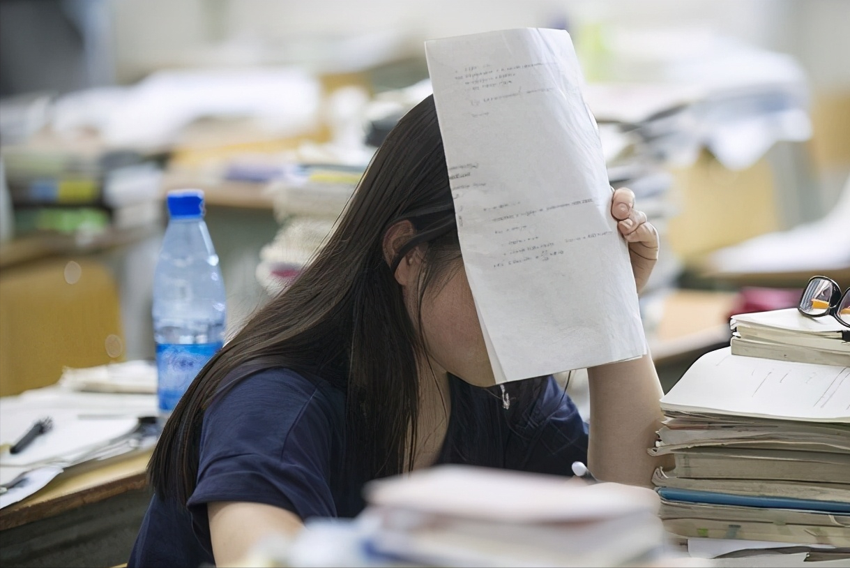 临近高考，高二高三隔空喊话，既幽默又温馨，满满都是祝福