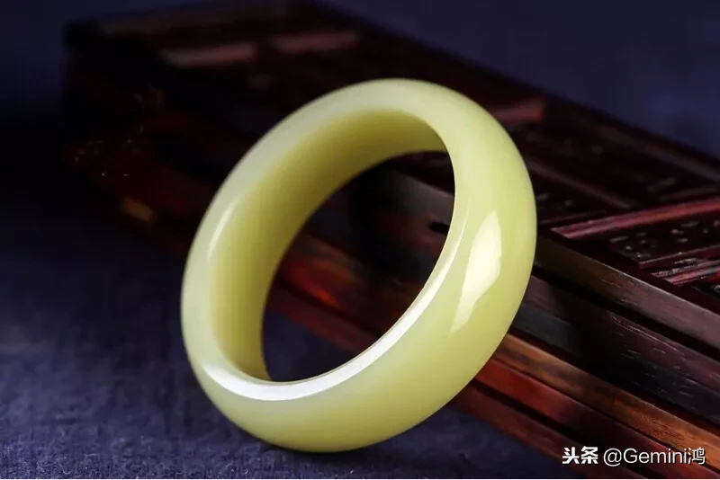 南红五行属什么属性（12生肖最佳搭配色系）