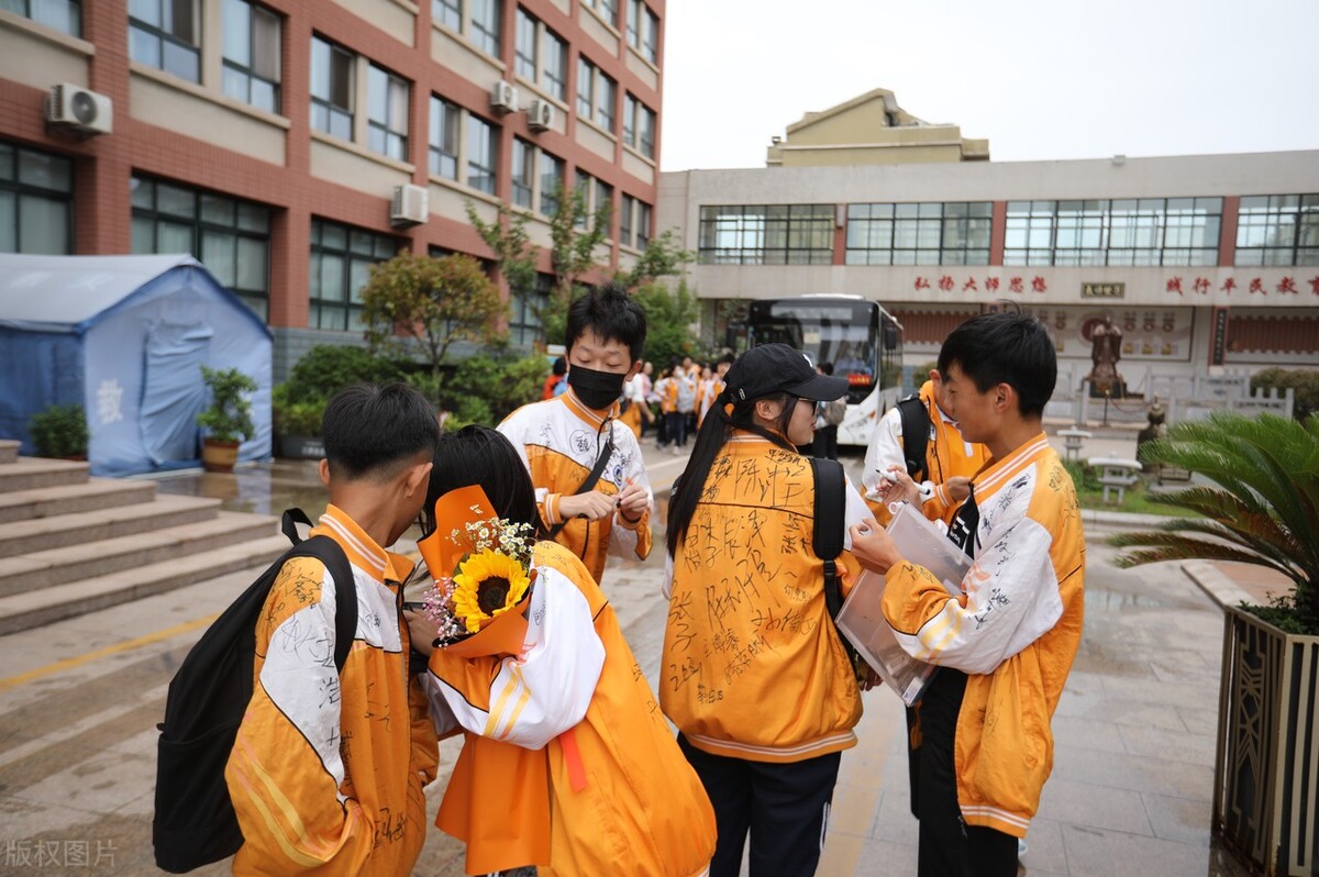 深圳校服yyds？全国最好看的校服，到底在哪里？