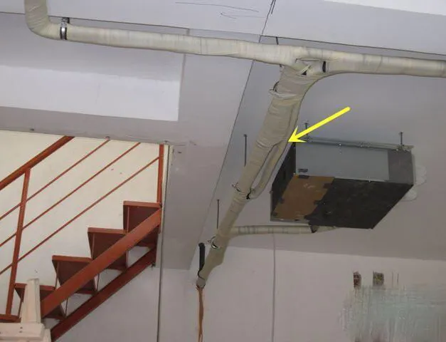 中央空调的排水管和铜管，为什么不合并走管？等着漏水拆吊顶吧