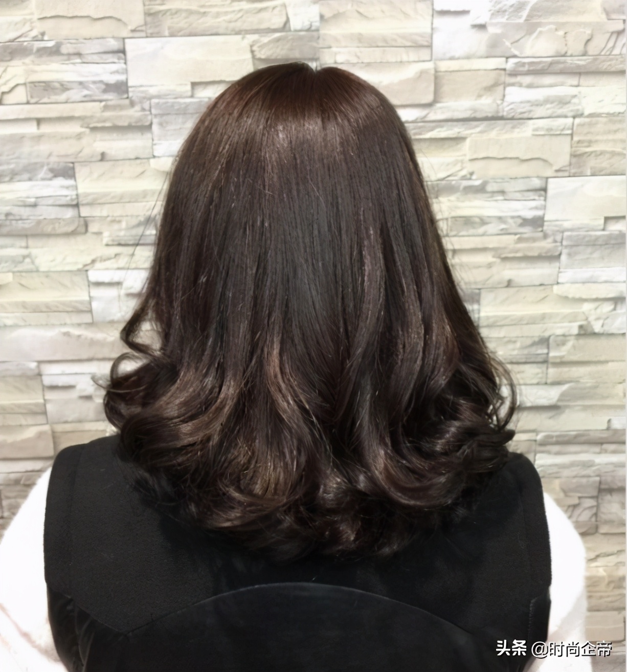 "发尾烫"又开始流行了,这里30张发型图片给你参考,拿走不谢