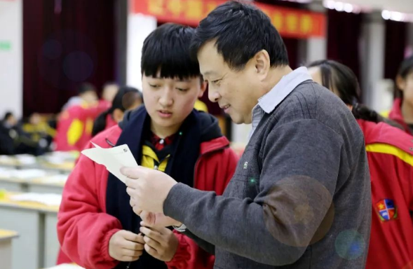 奶奶的“神预测”，梦见孙子的高考成绩是666分，最终考了多少分