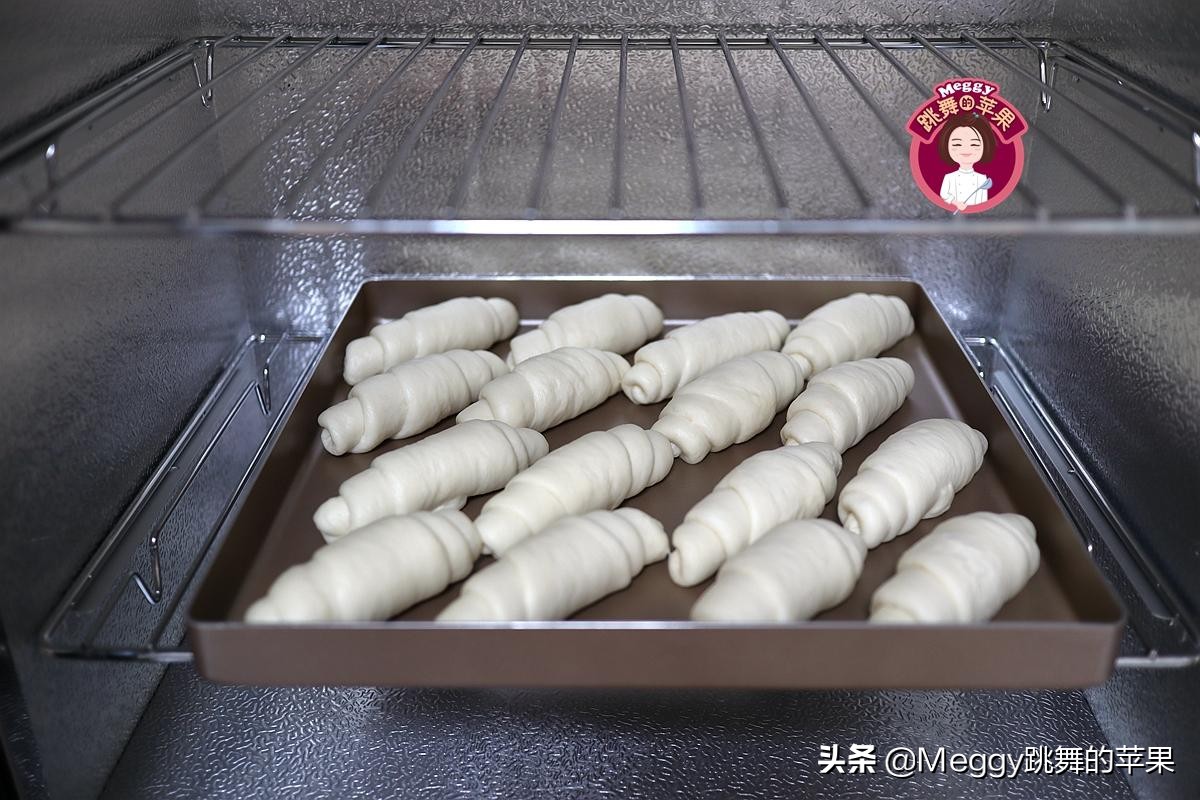 终于找到面包柔软拉丝的好方法，放3天都不硬，再也不怕挨饿了