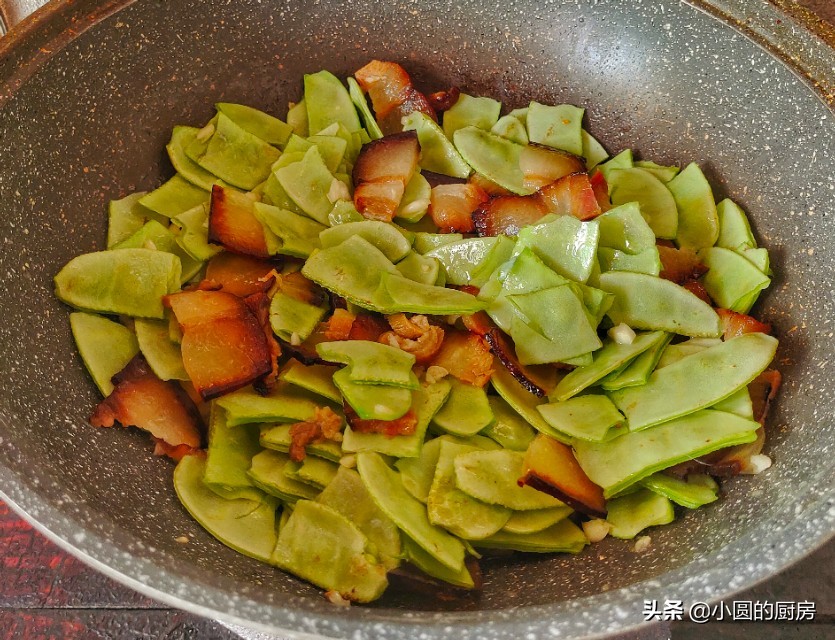 干煸腊肉的做法大全（鲜香不咸腊肉的正确做法）