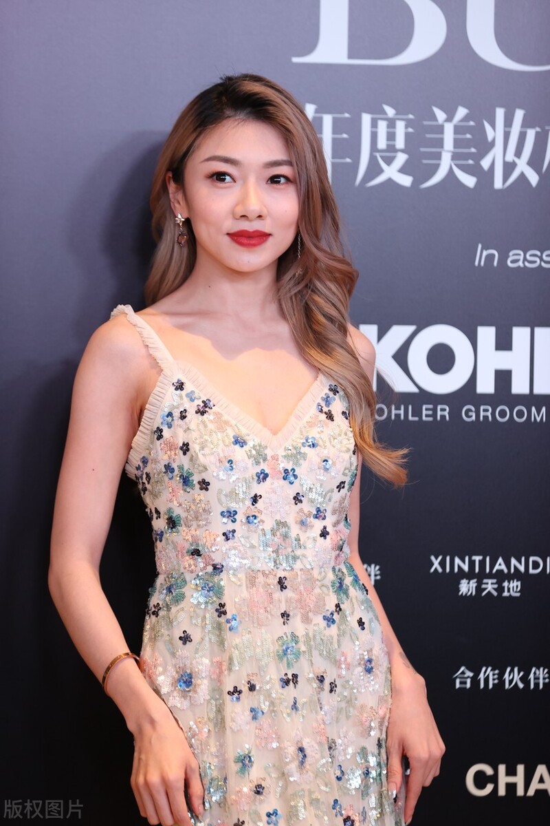 窦骁的富贵情史，与2位富家女擦肩而过后，靠魅力征服了赌王千金