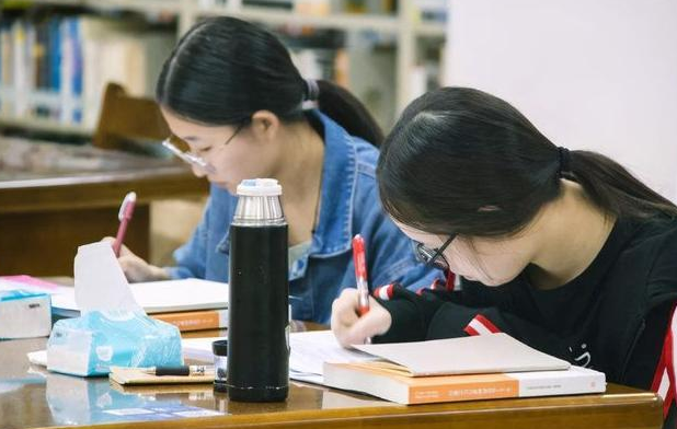 高考没过本科线，却收到多所大学的录取通知书？过来人劝你要当心