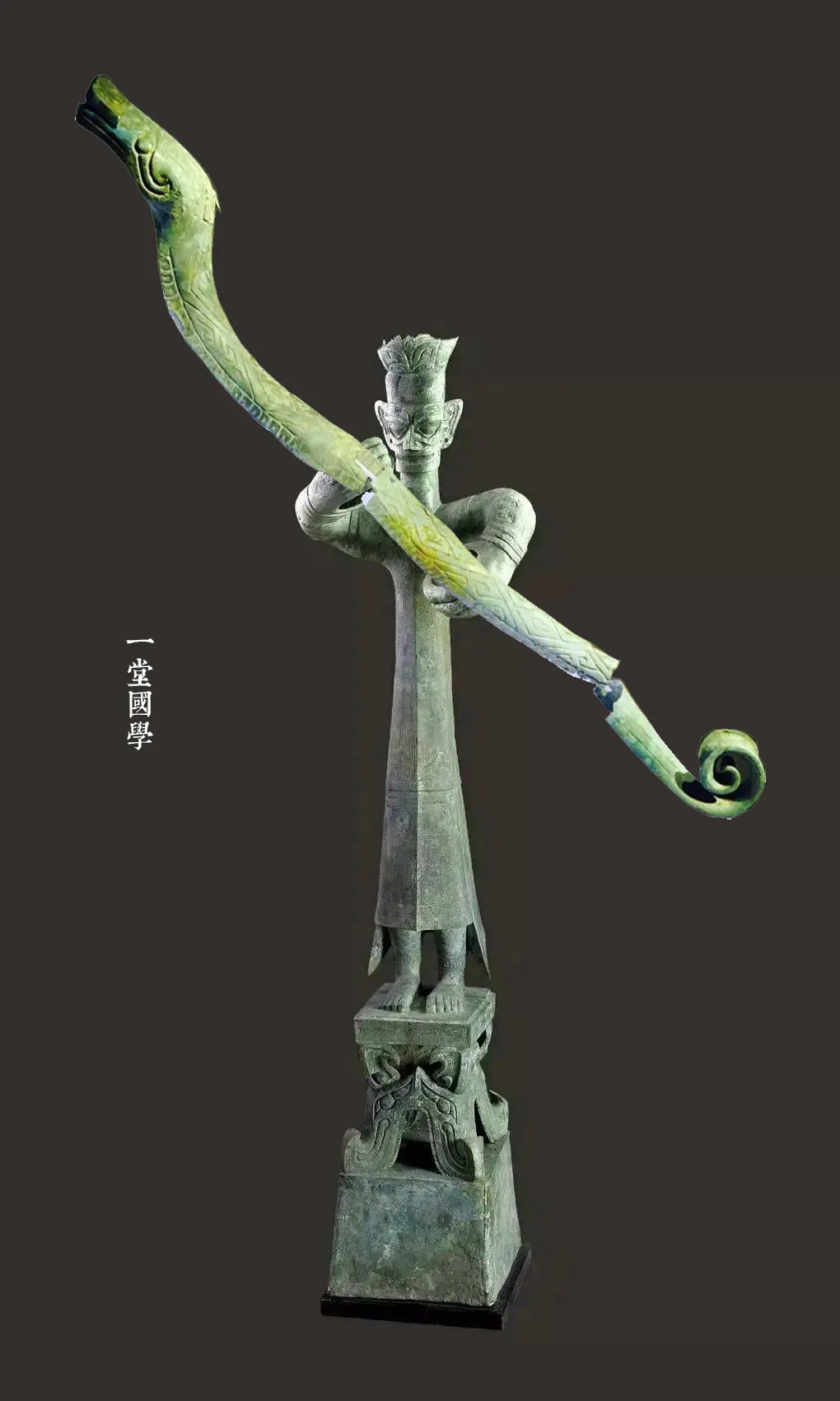 破译三星堆:青铜大立人拿的是什么?龙凤图腾起源于蛇鸟崇拜?