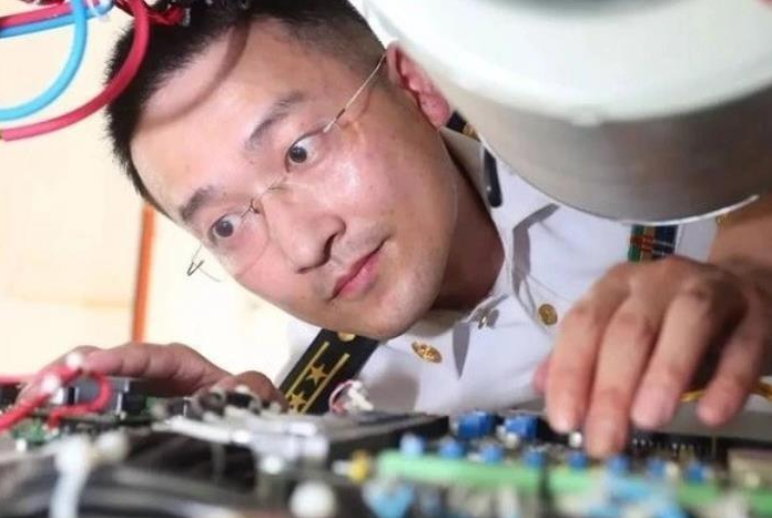 肖飞：造出“中国电芯”，为国家节省10亿元，41岁荣获一等功