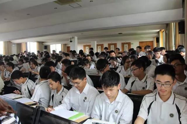 禁止宣传高考状元，各地“奇葩”操作令人哭笑不得，还不如直接说