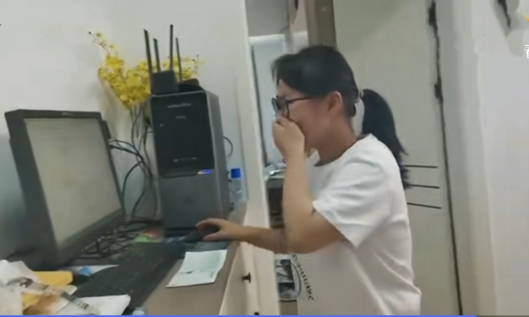 喜悦溢出屏幕！查到高考成绩后，考生到底有多激动？