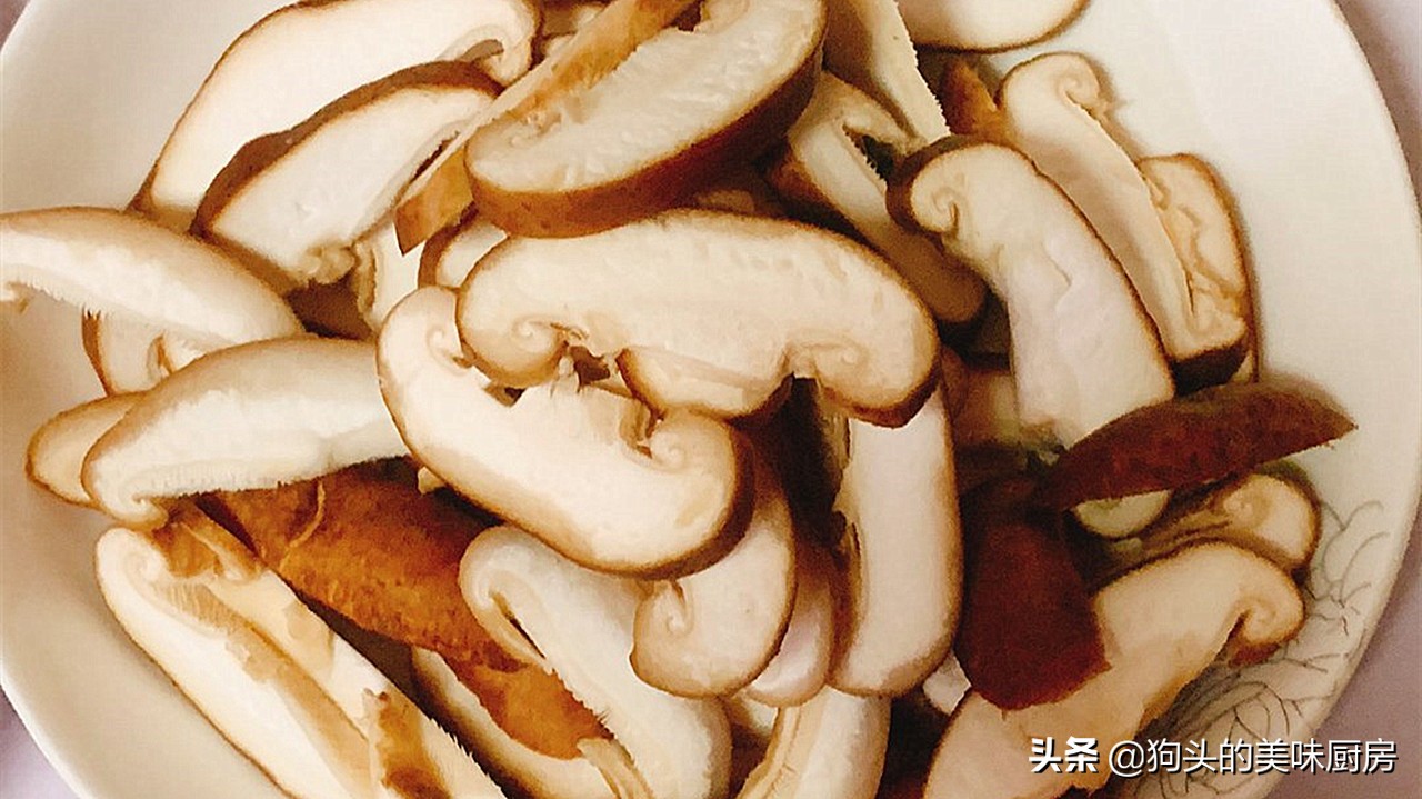 最近很火的腐竹做法，快手家常菜，下饭又营养，上桌比肉还受欢迎