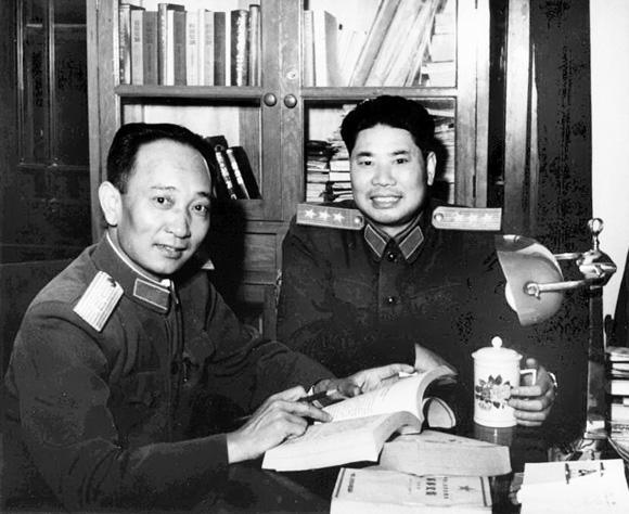 1979年昆明军区临战换将，谁接任王必成？毛主席爱将担任最合适