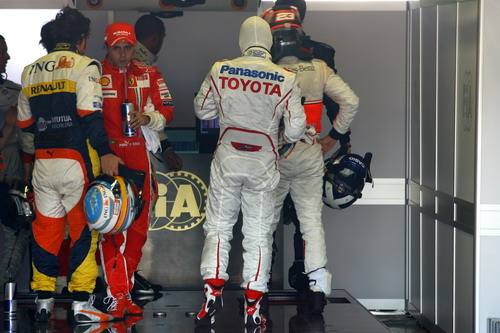 为什么全球只有20个人能开F1？