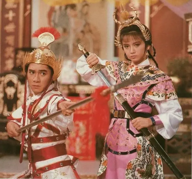 1985年香港无线拍了部《杨家将》，剧情很雷人，却是最大牌神作