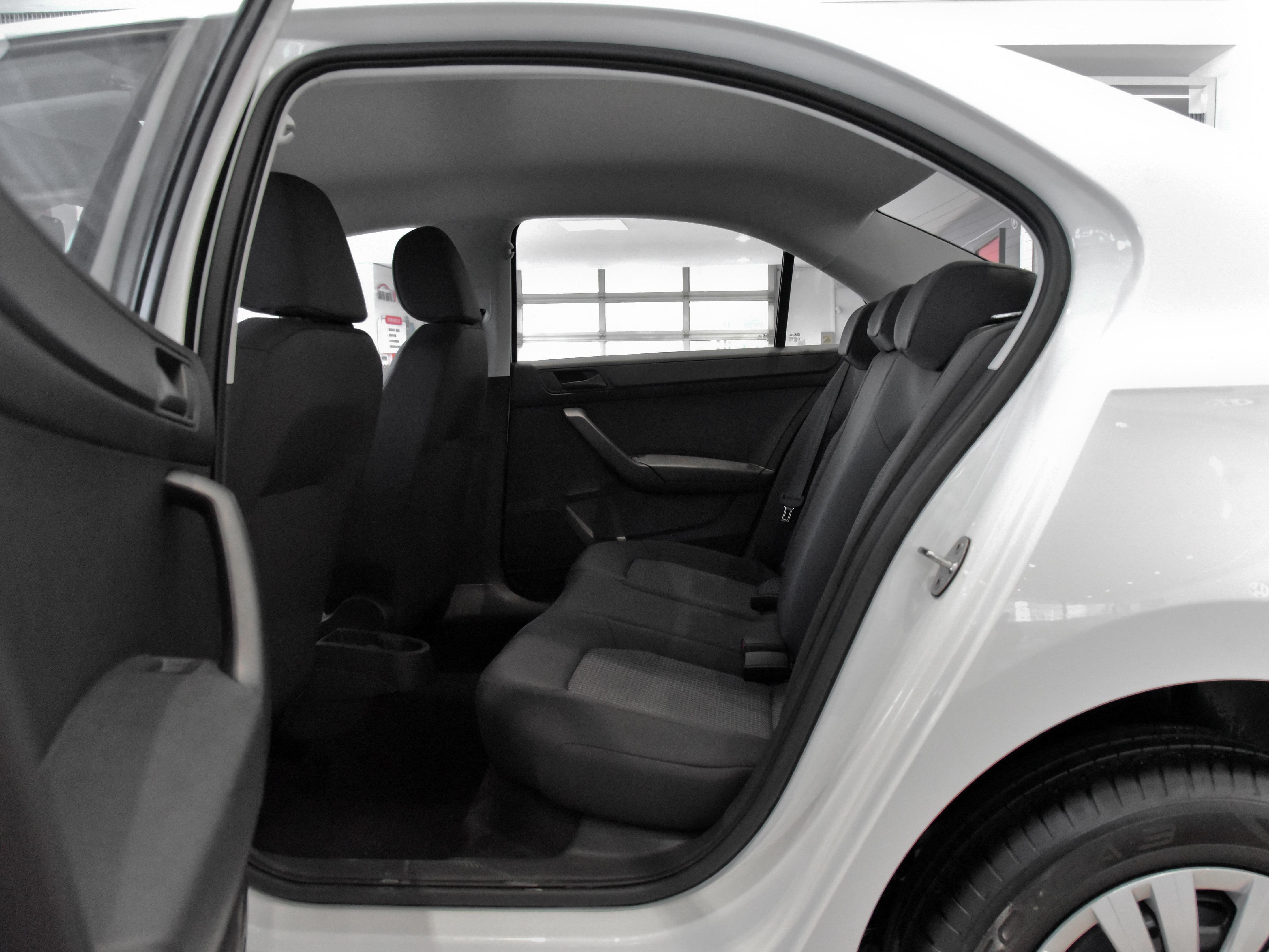 简单可靠价格低，油耗低的三厢合资家轿，带你看大众桑塔纳