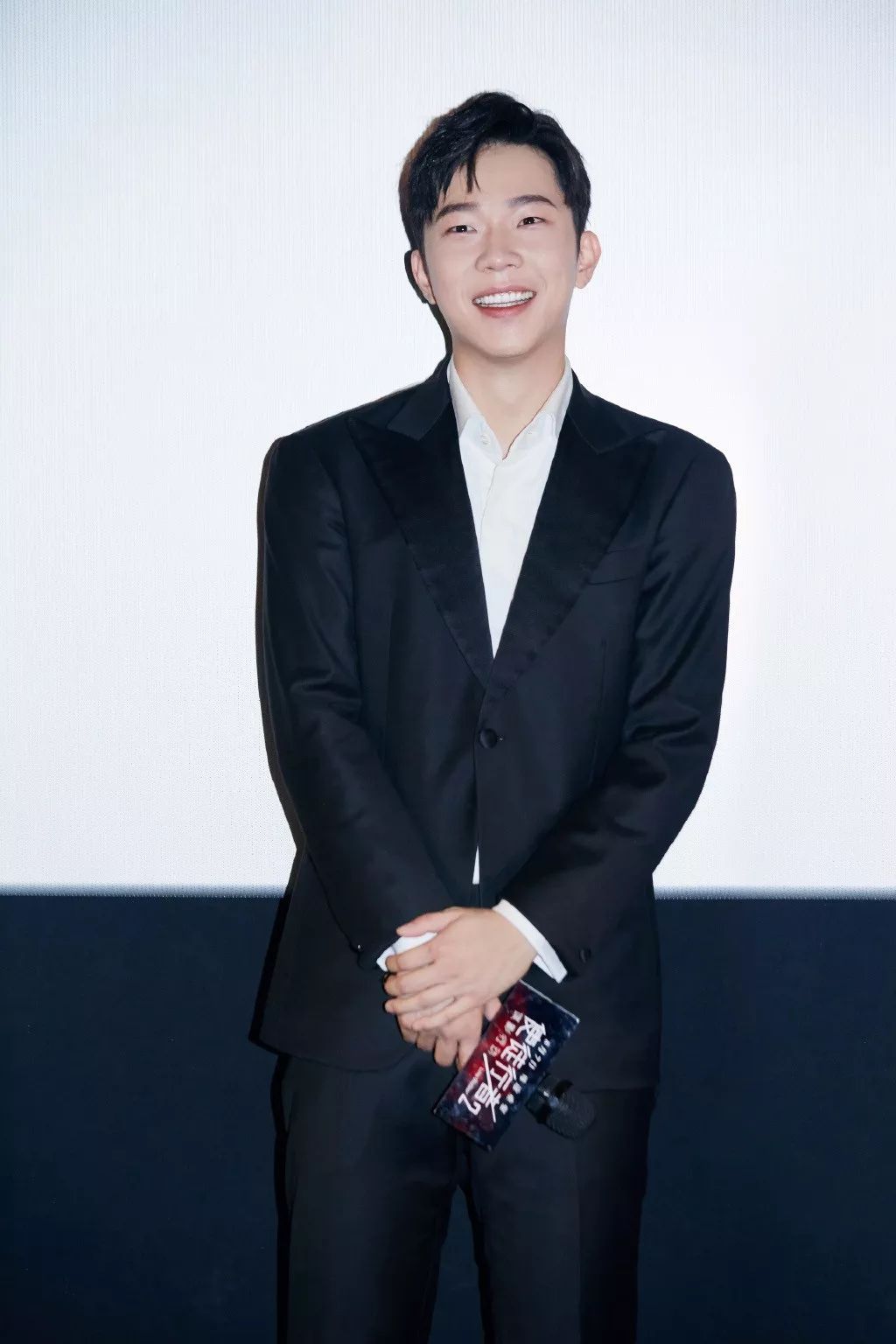 学导演却做了演员，《流浪地球》中的“李一一”新片变身笑面杀手