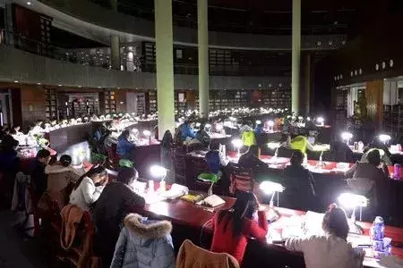 让学渣都“以身相许”的13个大学图书馆，这舒服，这惬意，不走了