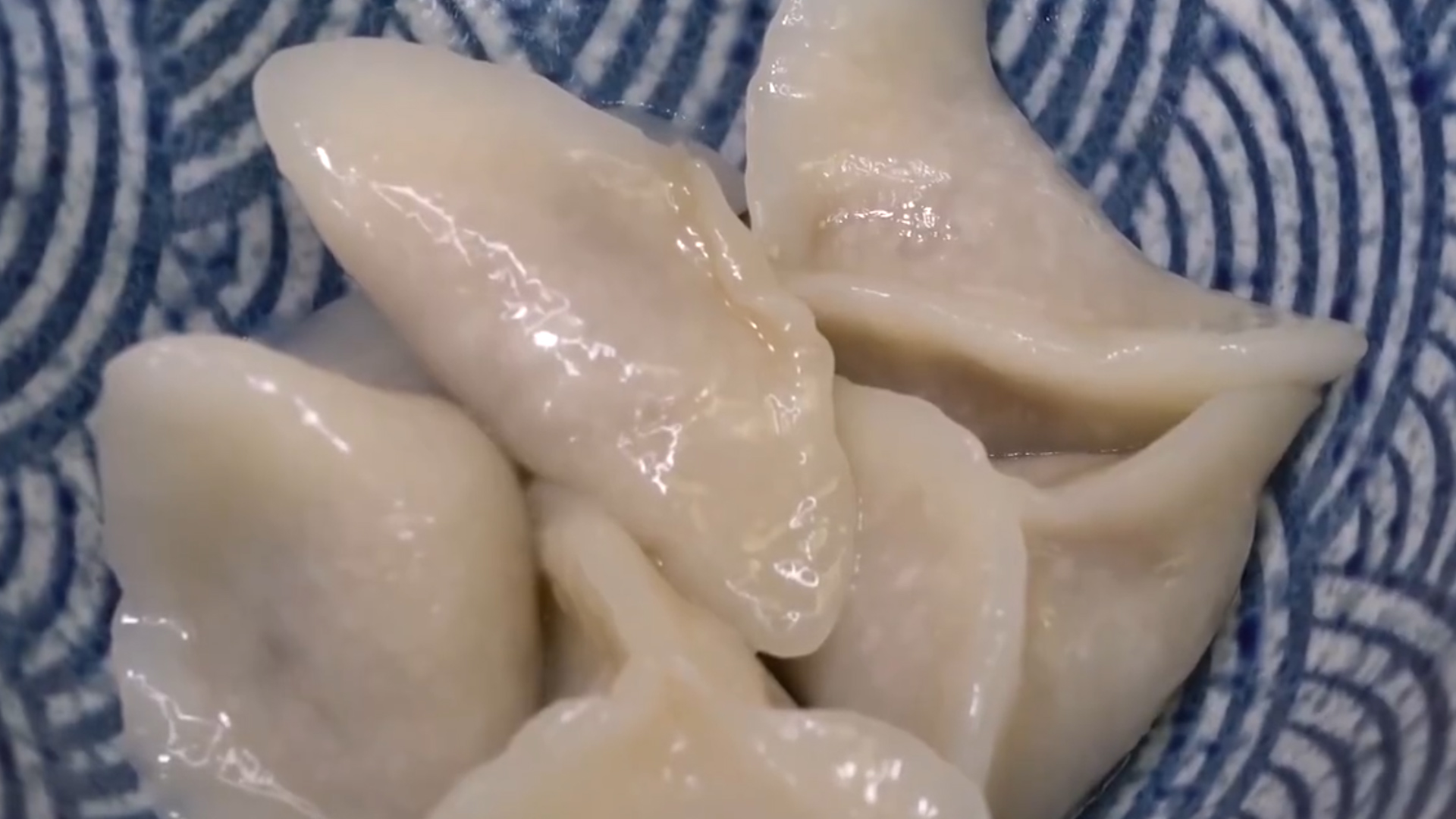 口感独一无二的水晶饺，外皮Q弹内馅鲜嫩，花钱都买不到