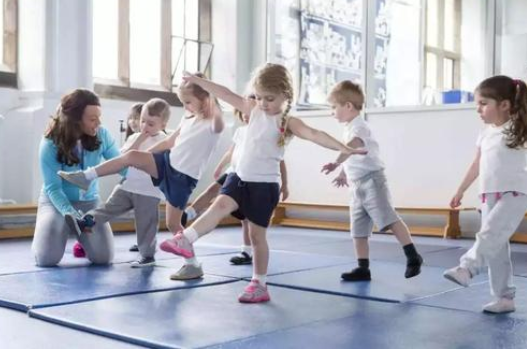 “家庭生3个孩子，高考可以加50分”，教授一建议被网友当笑话