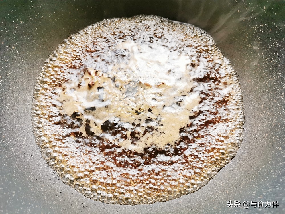 做酸汤水饺，熬“甜醋”是关键，酸爽够味真过瘾，天冷吃着直冒汗