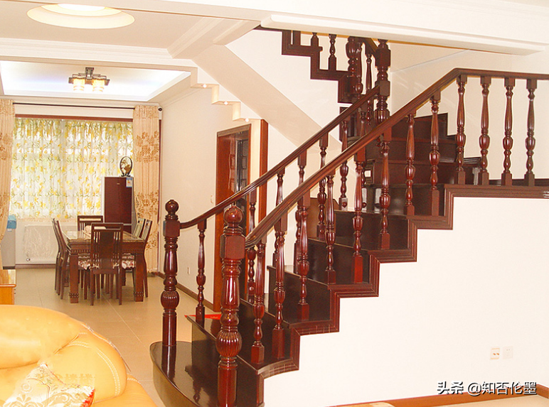 农村房屋的"楼梯扶手",选什么材质,质量好又便宜!就选这几款