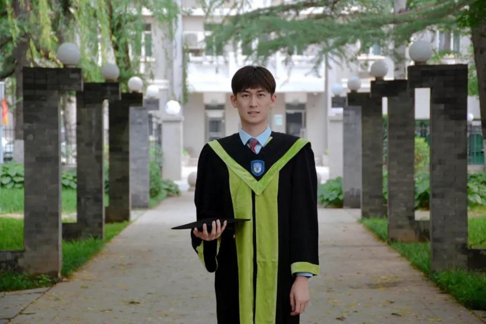 太优秀！这10位“超强”学霸：全部入职外交部，来自北京同所大学同一学院！