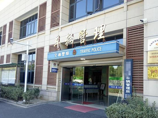 外地新车比本地车便宜几万，能“异地”购车后，回到本地上牌吗