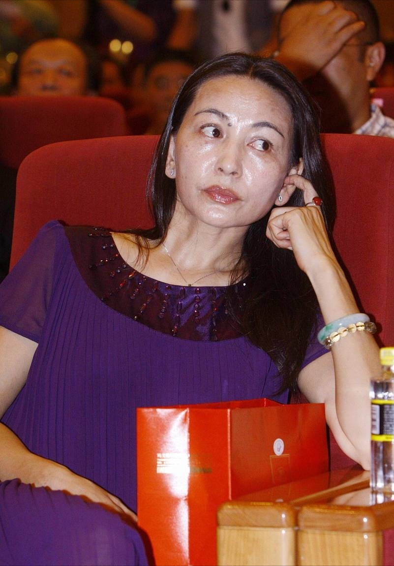 艾丽娅个人资料(粗犷的艾丽娅现实中挺可爱) - 散下步