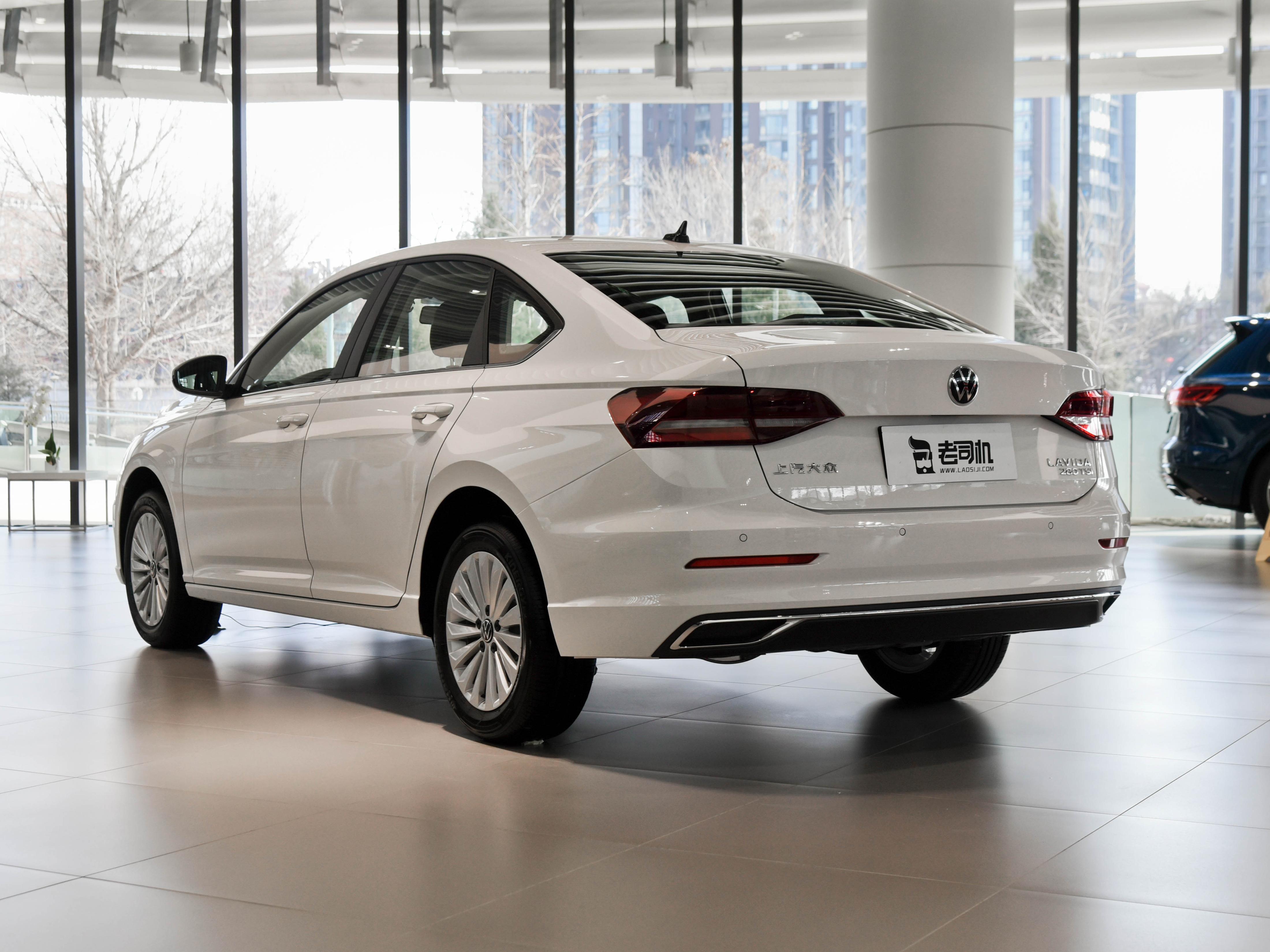 5.5L油耗大家轿，低价高配合资销量高，价格不错，带你看大众朗逸