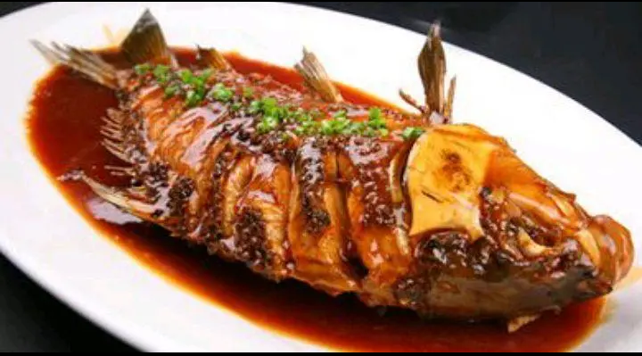 红烧鱼怎么做好吃，教大家怎么做红烧鲤鱼这道菜