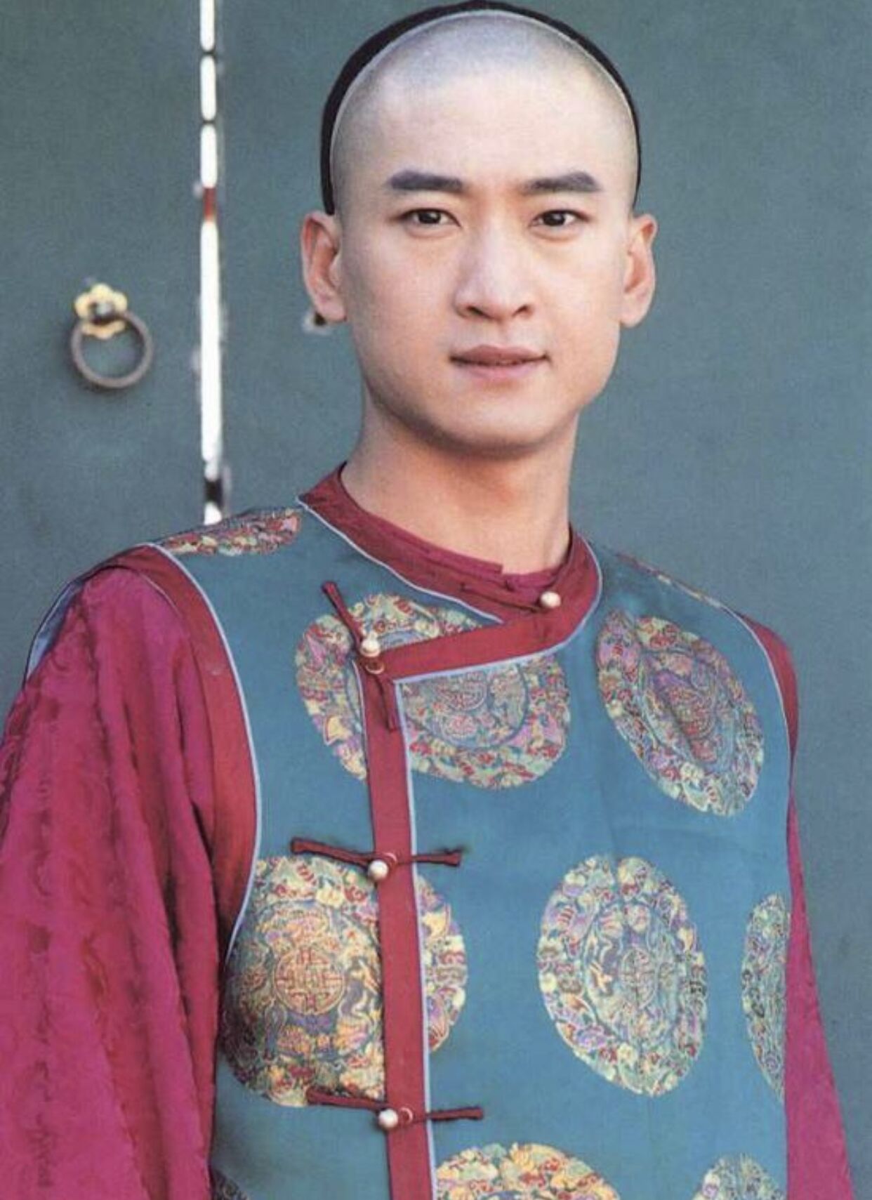 "尔康"周杰母亲去世!亲手送其去火葬,发文自曝父母双亡太心酸