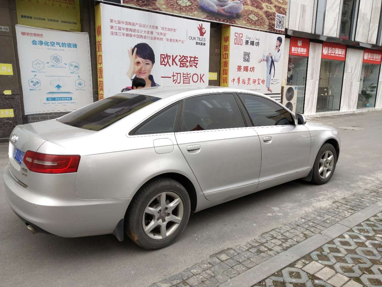 一辆车的颜色也至关重要,大买黑,小买白,不大不小买银色,懒人不买黑色