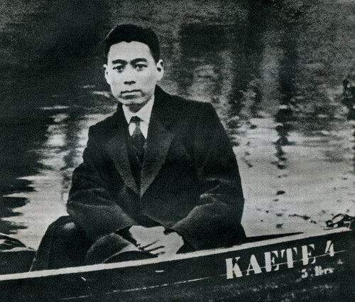 他是周恩来的入党介绍人，毛泽东的顶头上司，后来却成为党外人士