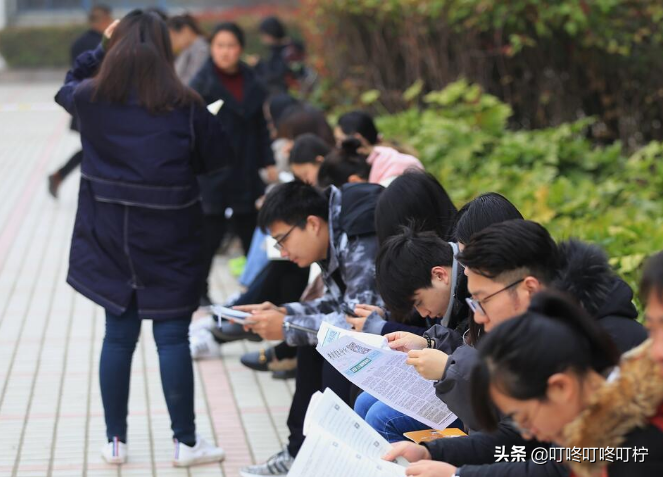 考过公务员笔试和面试，可因继父被“刷掉”，原来政审还要查这些