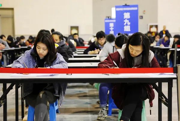 艺考改革引发热议，2022届美术生明年还能参加校考吗？