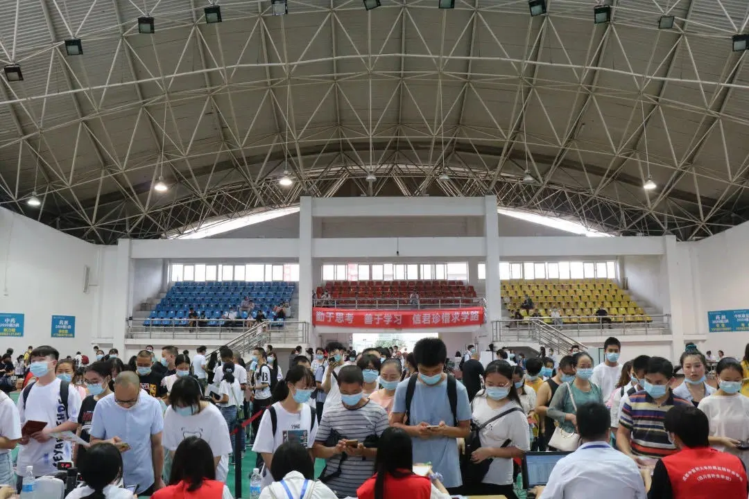 成都多所中职学校招生爆满，上中职，一样“超车”