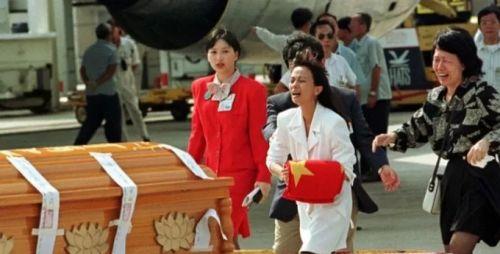 「港明是非」一条大河波浪宽~香港人提到这首歌，自动现场大合唱