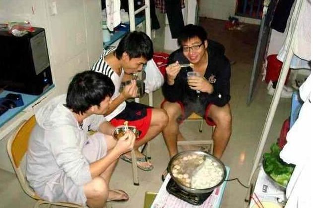 大学宿舍的“潜规则”，处理不好4年生活很难过，新生有必要了解