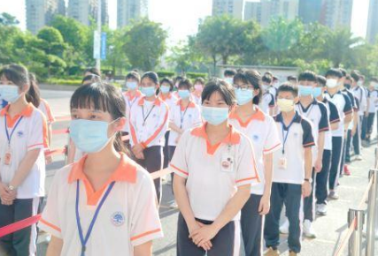 高考正值夏季，天气炎热监考老师却不允许开窗，资深教师这样解释