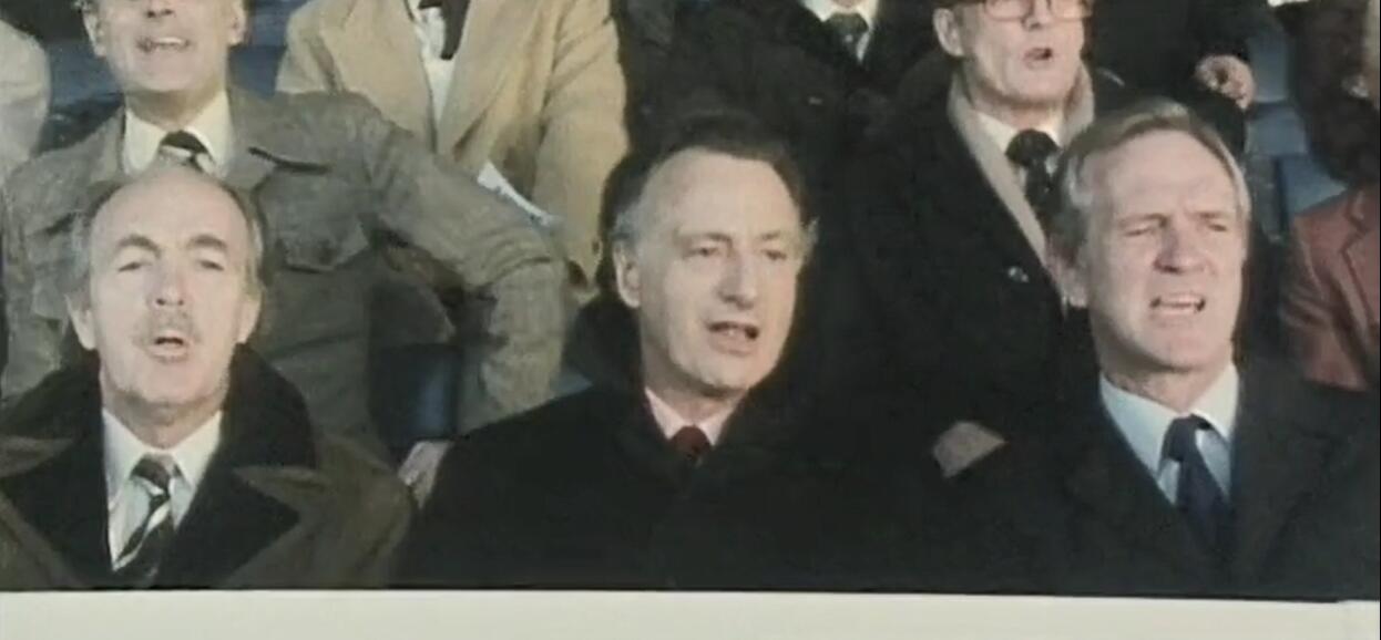 “是的，你为什么要破产当地的足球俱乐部？