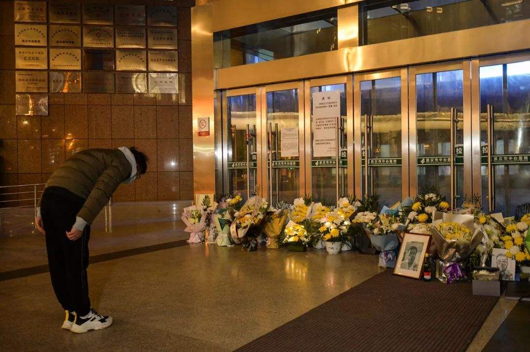 看了武汉大学校训，明白了为何他会“吹哨”