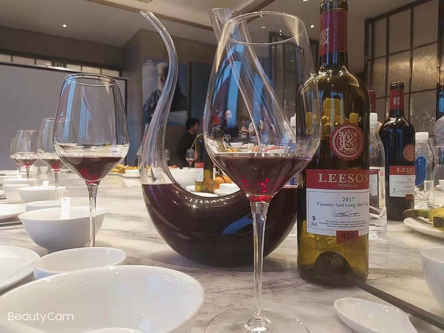 你知道喝红酒前为什么要醒酒吗?