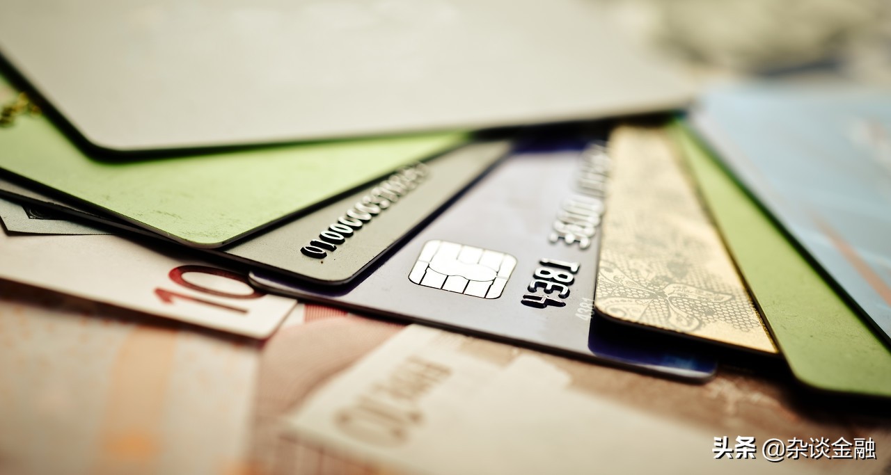 信用卡分期可以一次性还清吗，分期和倒款哪个合适？