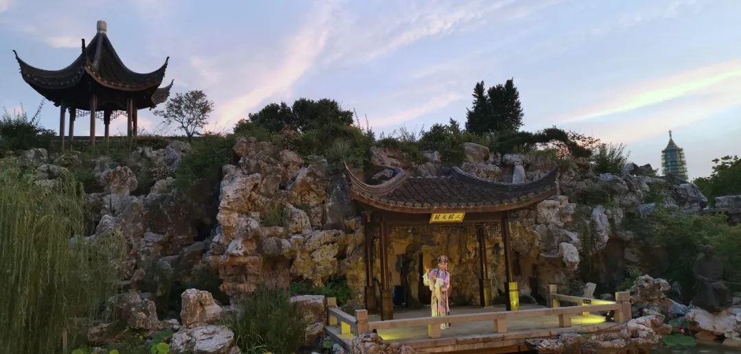 那个写《肉蒲团》的人，一生就像开了挂