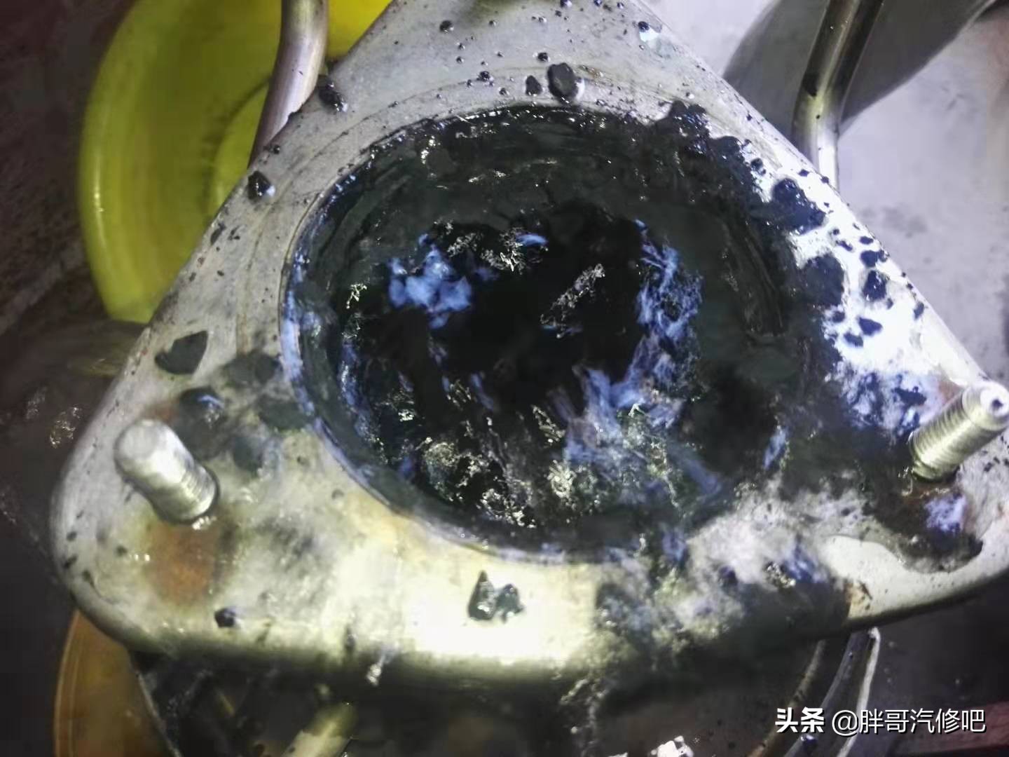 发动机故障灯EDC亮起，DPF微粒过滤器压差传感器，胖哥维修历程