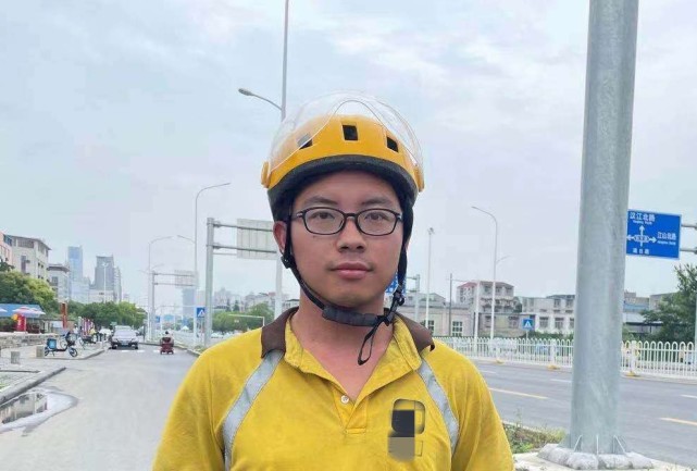 王威班长那个学校毕业（二次高考623分的外卖小哥火了）