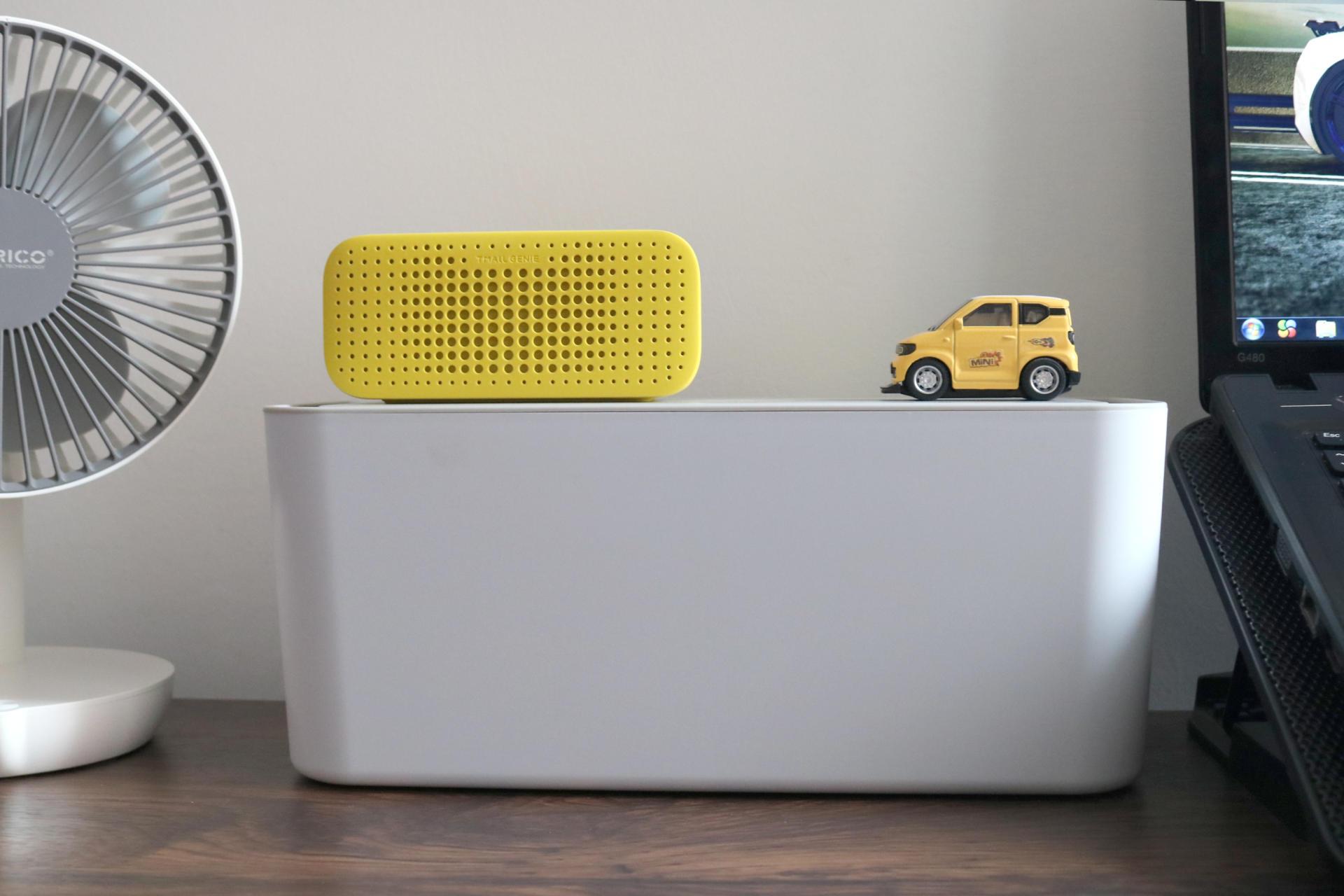 桌面排线凌乱有高招 奥睿科帮你整理 秒变整洁